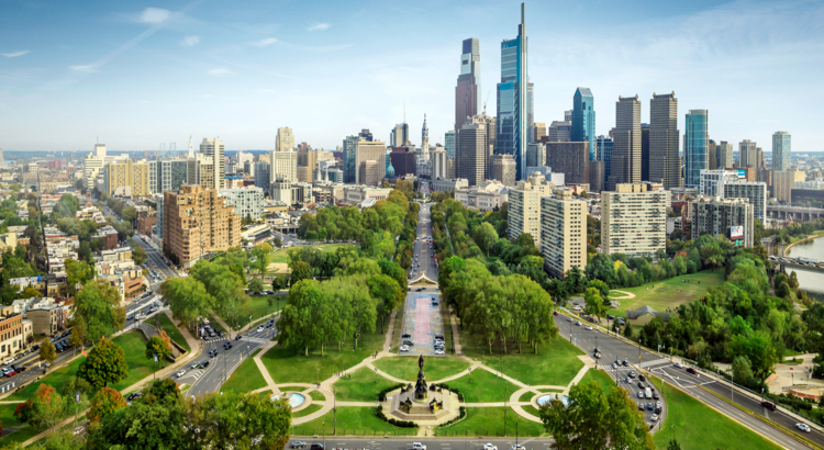 USA Philadelphia Skyline mit Park neu Foto PHLCVB Nick Lang